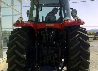 Tractor usado Massey Ferguson 6490, doble tracción, 170cv, año 2003, 4.500 horas, con ruedas nuevas.