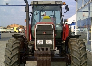 Tractor usado Massey Ferguson, modelo 8110, 127cv, doble tracción, año 1996, con 6.316 horas.