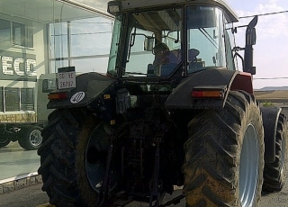 Tractor usado Massey Ferguson, modelo 8110, 127cv, doble tracción, año 1996, con 6.316 horas.