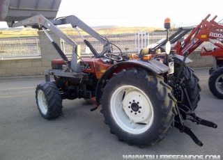 Tractor New Holland 8286 DT. Con 8000h y con pala Leon de 3 pistones.