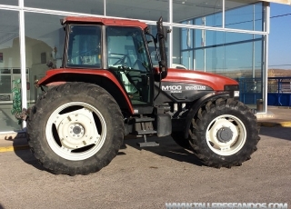 Tractor agrícola New holland M-100, doble tracción, cambio mecánico, 4.341 horas, ruedas delanteras nuevas.
