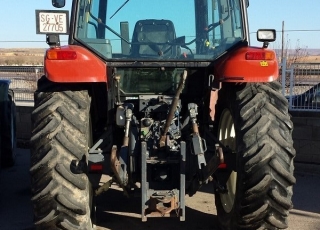 Tractor agrícola New holland M-100, doble tracción, cambio mecánico, 4.341 horas, ruedas delanteras nuevas.