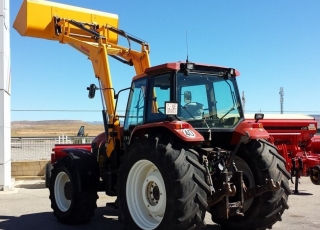 Tractor New Holland, model M135, 4X4, 135hp, 10.300 hours, manual gearbox, with loader Tenias .