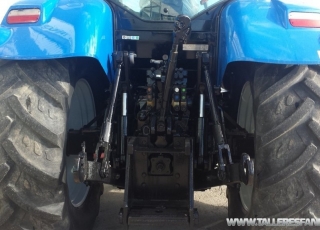 Agricultural tractor New Holland T-7030, 4x4, 175hp, only 5.050 hours, with air condition.