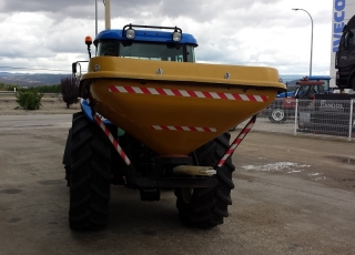 Tractor New Holland TD95D, 4x4, 373 hours, in good conditions.