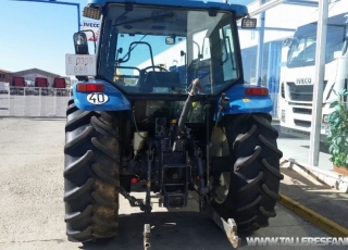 Agricultural tractor brand New Holland TL90, 90hp, 4x4, 7.056 hours, with shovel brand Tenias.