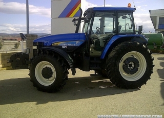 Tractor New Holland TM 120, Doble Tracción, 3.500 horas.