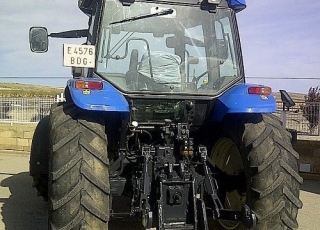 Tractor New Holland TM 120, Doble Tracción, 3.500 horas.