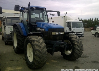 Tractor New Holland TM135 doble tracción, con 8.142 horas, del año 2000