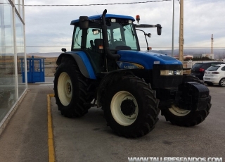 Tractor New Holland, model TM 155, 4x4, 6.200 hours, new tyres, in good conditions.