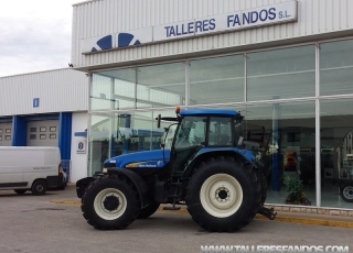 Tractor New Holland, model TM 155, 4x4, 6.200 hours, new tyres, in good conditions.