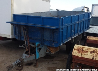 Tipper trailer of one axel, with two tyres,  dimensions 3.55x2x0.85m.