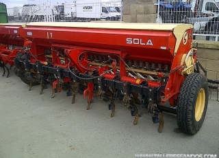 Sembradora marca Sola, modelo Eurocombi 888V, 3.5 metros, 29 rejas, con cultivador y rastra.