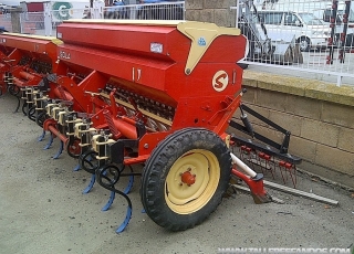 Seed drill brand Sola model Eurosem-888, 3 meters, 25 arms.