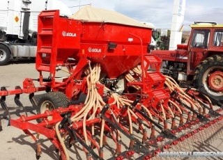 Sembradora neumática Neumasem 799 con reja, de 5m y 40 rejas, con cultivador delantero y cajones de abono micro granulado, corte total y corte parcial y turbina hidráulica, fabricada en 2007.