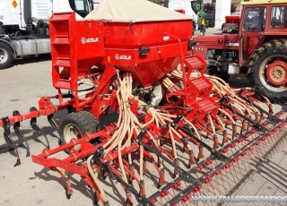 Sembradora neumática Neumasem 799 con reja, de 5m y 40 rejas, con cultivador delantero y cajones de abono micro granulado, corte total y corte parcial y turbina hidráulica, fabricada en 2007.