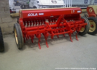 Seed drill brand Sola of 2.8 meters and 19 arms.