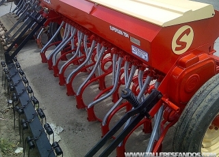 Seed drill brand Sola of 2.8 meters and 19 arms.