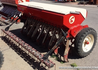 Seed drill brand Sola Supercombi 784 of 2.8 m and 17 arms