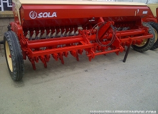 Seed drill brand Sola Supersem 888 of 3.45 meters and 25 arms.