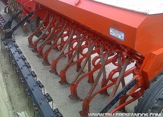 Seed drill brand Sola, model Superem, 3 meters, 17 arms.