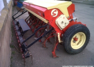 Seed drill brand Sola Supersen 888 of 3.5 m and 25 arms.