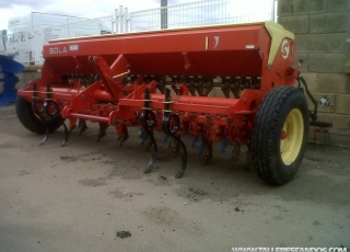 Seed drill brand Sola Supersen 888 of 3.5 m and 25 arms.