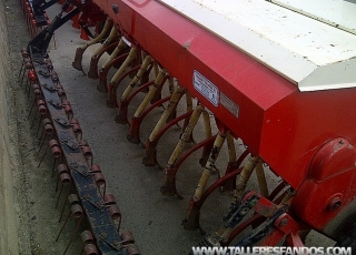 Seed drill brand Torre de 3 meters and 21 arms.