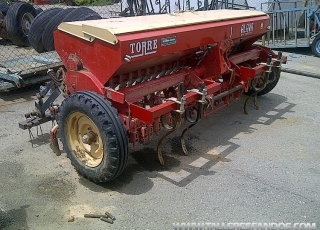 Seed drill brand Torre, of 3 meters and 21 arms.