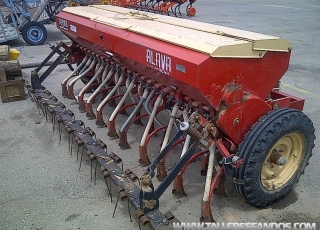 Seed drill brand Torre, of 3 meters and 21 arms.