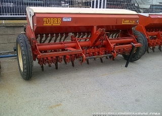 Seed drill brand Torre model Laser TN 687, of 20 arms.