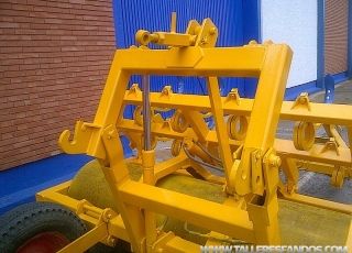 Roller cultivator or train for seed. 3 meters, with 13 arms, hidraulic system.