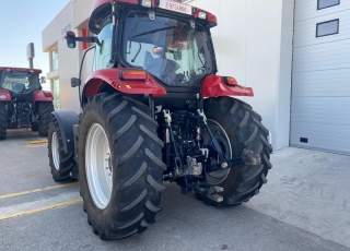 CASE IH MAXXUM 140 EP con suspension en cabina, doble traccion, ruedas buenas (las primeras), cambio semi powershift, con 16 velocidades en avance y retroceso, inversor electrohidraulico, 2 distribuidores traseros mecanicos.