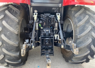 CASE IH MAXXUM 140 EP con suspension en cabina, doble traccion, ruedas buenas (las primeras), cambio semi powershift, con 16 velocidades en avance y retroceso, inversor electrohidraulico, 2 distribuidores traseros mecanicos.