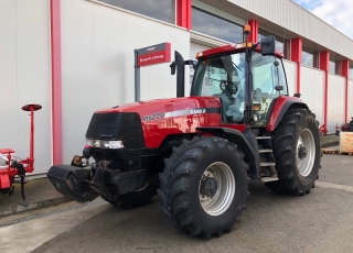 Case IH MX 220, tractor con ruedas casi nuevas, 8.000 horas de trabajo, suspension en cabina y eje delantero, doble traccion y bloqueo, 3 distribuidores traseros.