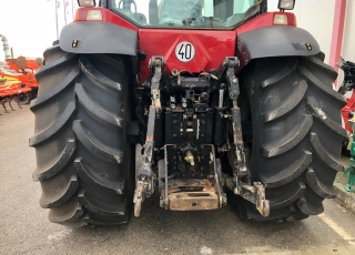 Case IH MX 220, tractor con ruedas casi nuevas, 8.000 horas de trabajo, suspension en cabina y eje delantero, doble traccion y bloqueo, 3 distribuidores traseros.