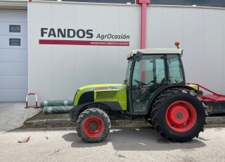 CLAAS NECTIS 257 VL con 6000 horas, cambio 24x24 con HiLo e inversor electrohidráulico, 3 distribuidores traseros mecánicos, cabina climatizada con aire acondicionado, ruedas al 90%.