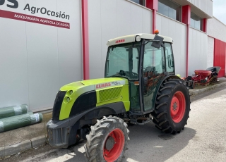 CLAAS NECTIS 257 VL con 6000 horas, cambio 24x24 con HiLo e inversor electrohidráulico, 3 distribuidores traseros mecánicos, cabina climatizada con aire acondicionado, ruedas al 90%.