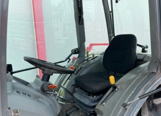 CLAAS NECTIS 257 VL con 6000 horas, cambio 24x24 con HiLo e inversor electrohidráulico, 3 distribuidores traseros mecánicos, cabina climatizada con aire acondicionado, ruedas al 90%.