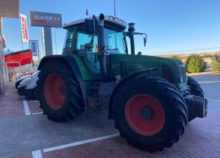 FENDT FAVORIT 714 VARIO, no TMS, con cambio continuo a 40 km/h, 4 distribuidores traseros electricos, cabina y eje delantero suspendidos, doble traccion, ruedas practicamente nuevas, cabina climatizada, enganche oscilante y barra de tiro, y amarres para pala tenias