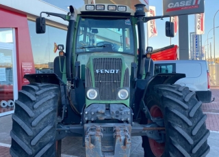 FENDT FAVORIT 714 VARIO, no TMS, con cambio continuo a 40 km/h, 4 distribuidores traseros electricos, cabina y eje delantero suspendidos, doble traccion, ruedas practicamente nuevas, cabina climatizada, enganche oscilante y barra de tiro, y amarres para pala tenias