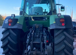 FENDT FAVORIT 714 VARIO, no TMS, con cambio continuo a 40 km/h, 4 distribuidores traseros electricos, cabina y eje delantero suspendidos, doble traccion, ruedas practicamente nuevas, cabina climatizada, enganche oscilante y barra de tiro, y amarres para pala tenias