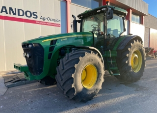 JOHN DEERE 8345R
- Cambio AutoPower
- 40 km/h
- Suspensión eje delantero y cabina
- Inversor eléctrico
- 4 Distribuidores traseros eléctricos
- Freno remolque neumático
- Enganche remolque barra de tiro
- Cabina climatizada
- Contrapesos en ruedas traseras
- Rueda 750/65R26 Y 800/70R38