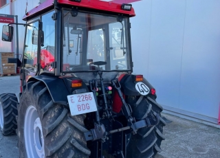 MASSEY FERGUSON 3435S
- Cambio manual
- 40 km/h
- 3 distribuidores traseros mecánicos
- Enganche remolque de 1 pletina
- Contrapesos ruedas traseras
- Ruedas 280/70R18 Y 320/70R28