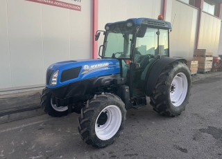 NEW HOLLAND T4.95 LP
- Cambio manual
- Inversor eléctrico
- 40 km/h
- 2 distribuidores mecánicos
- Freno de remolque hidráulico
- Enganche remolque clase C
- Ruedas 280/70R20 Y 420/70R30