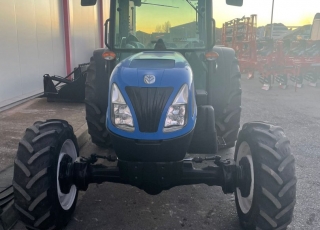 NEW HOLLAND T4.95 LP
- Cambio manual
- Inversor eléctrico
- 40 km/h
- 2 distribuidores mecánicos
- Freno de remolque hidráulico
- Enganche remolque clase C
- Ruedas 280/70R20 Y 420/70R30