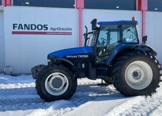 New Holland TM150 con eje delantero supersteer, cabina suspendida, ruedas en muy buen estado, con cambio powershift de 18 velocidades, 4 distribuidores traseros, cabina climatizada, asiento de acompañante, invesror hidraulico.