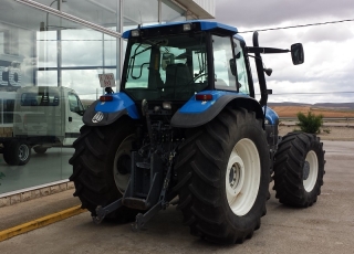 Tractor New Holland, model TM 150, 4x4, 7.585 hours, in good conditions.