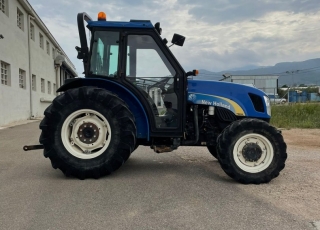 NEW HOLLAND TN 85 DA
- Cambio manual
- 40 km/h
- Inversor eléctrico
- 2 distribuidores traseros mecánicos
- Arco de seguridad
- Cabina de montaje posterior climatizada
- Ruedas 320/65R18 Y 440/65R24