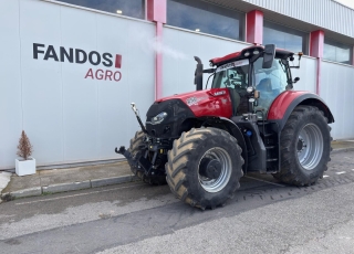 CASE IH OPTUM 250 CVX  - Año 08/2018
- 7600 horas
- Cambio CVX a 50 km/h
- 4 distribuidores traseros + Power beyond
- Suspensión delantera y en cabina
- Tripuntal delantero
- En muy buen estado, revisiones realizadas en concesionario oficial CASE IH  Descubre el tractor agrícola CASE IH Optum 250 CVX de ocasión disponible en FANDOS Agrocasión, tu concesionario oficial CASE IH para Teruel y la zona de Levante desde Amposta. Este imponente tractor 4x4 de 250 CV, matriculado en 2018 y con 7.600 horas de trabajo, se encuentra en un estado excelente, con todas las revisiones al día realizadas en nuestro taller oficial CASE IH. Está equipado para la máxima productividad: cuenta con transmisión continua CVX a 50 km/h, suspensión delantera y en cabina para un confort inigualable, tripuntal delantero y 4 distribuidores traseros más Power Beyond.